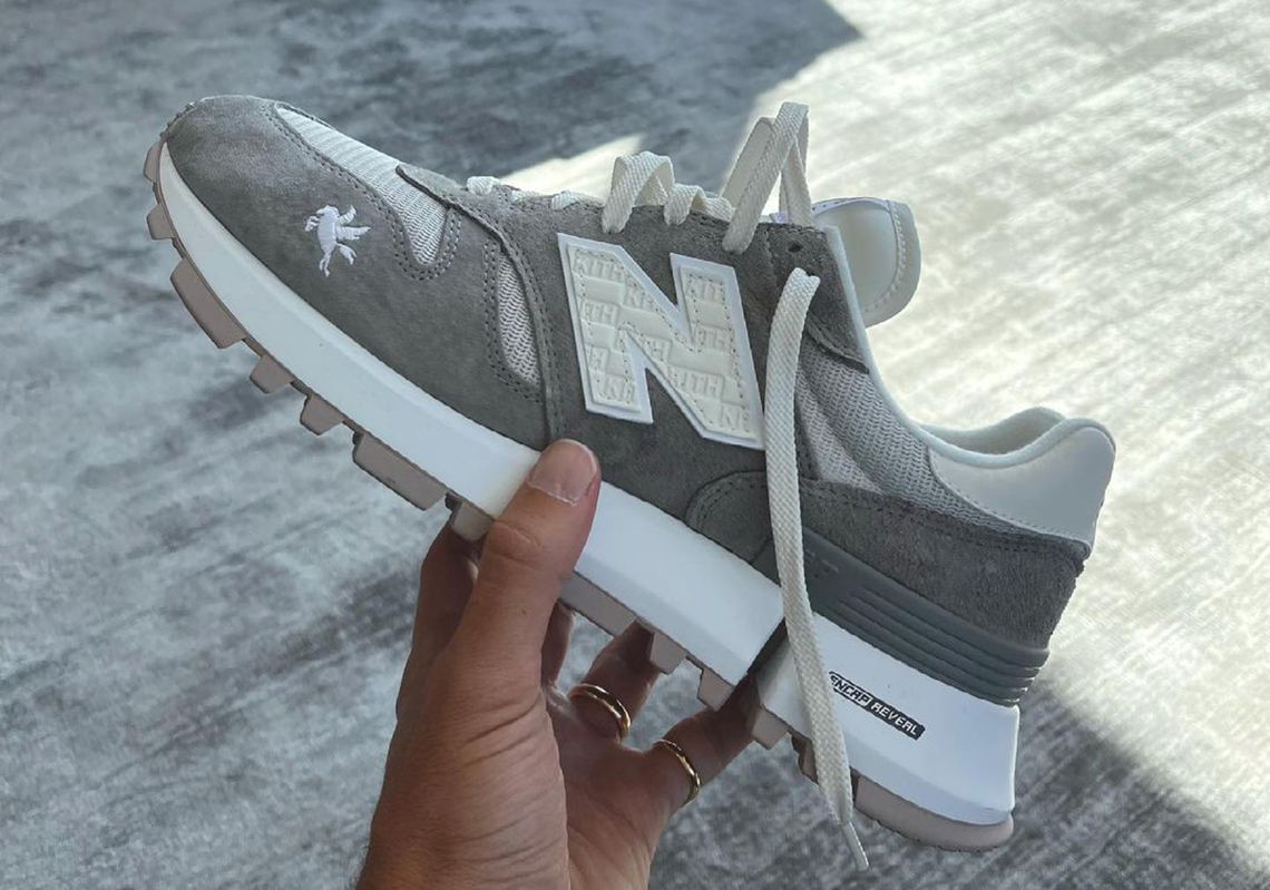 SneakerNews's tweet photo. Ronnie Fieg unveils a brand new New Balance RC_1300. Cop or Pass?
>> https://t.co/6xJFm7G5X1 https://t.co/fYvrM0AbUA