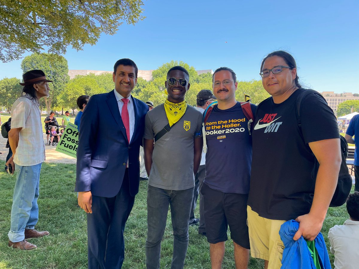 Thank you @RoKhanna for joining @IlhanMN, @RepBarragan, @IENearth, @SierraClub, @sunrisemvmt, @OurRevolution, @greenpeaceusa, @OilChangeUS, @ndncollective & more to say #NoClimateNoDeal & #EndFossilFuelSubsidies in the infrastructure package.