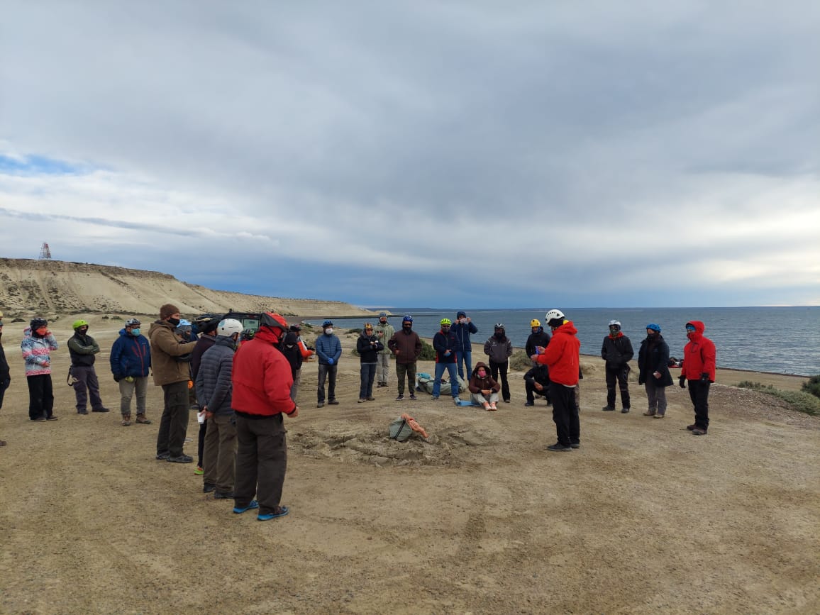 En conjunto con la <a href="/AAETAV/">AAETAV</a>, comenzó el ciclo de capacitaciones en gestión de riesgo y socorrismo, orientado a prestadores, prestadoras y guías de turismo. 👨‍🎓👩‍🎓  

👉 bit.ly/Gestion-De-Rie…

#LaRutaNatural