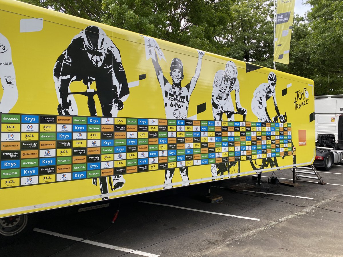pressecitron's tweet photo. Les missions de @Orange_France sur une étape du #TDF2021 :
📡 Wi-Fi au village départ
🚴🏼 Flux vidéo en continu
📱 Éviter la saturation du réseau
📍 Points de chronométrage
📹 Vidéosurveillance de la course
🖌 ITW vidéo vainqueur / maillot jaune
#TourDeFrance #insideorange https://t.co/xVh6kNRI82