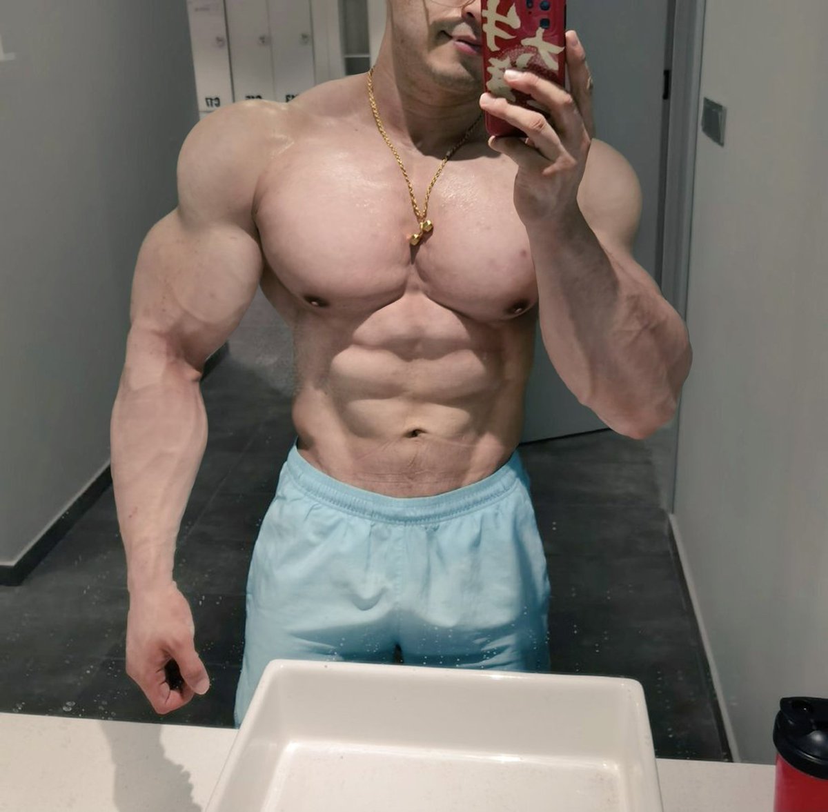 TimLicher's tweet photo. @Ultrapandaroid You look anything but small! 💪💪💪
But if that's what your thinking, I have fixed it a little bit 😍💪 https://t.co/Og08EFsiFu