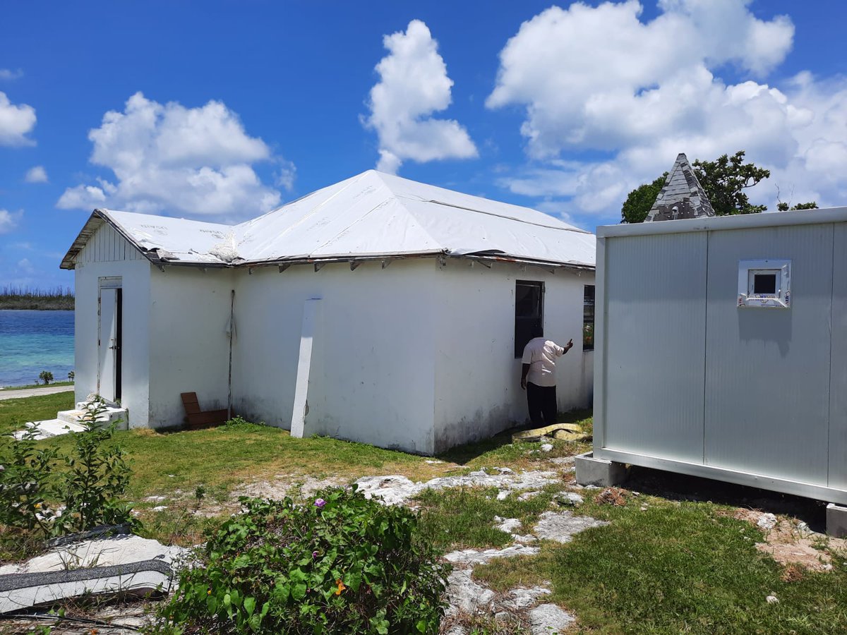 PMDeliveryUnit's tweet image. 18 modular homes were recently installed in Sweeting&apos;s Cay, Grand Bahama by @bahamasdra. Providing housing for locals is a crucial aspect of the #ReconstructionKeyPriority