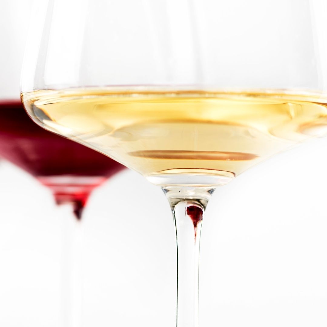 Reifwinery's tweet photo. Join our Gold Wine Club for only $55 a month! Each club package includes two #VQA wines, plus a gift delivered to your doorstep. Members also receive complimentary tasting once a month. Start living the #Reifstyle by purchasing a membership online https://t.co/SrzaY9GwWO https://t.co/KGdmQGZG8V