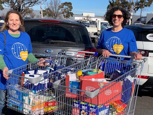 IridiumBoss's tweet photo. Iridium Impact Day continues to the west as our Arizona team worked this afternoon at Feed My Starving Children - a fantastic charity in their community. Love it that Tracie and Nawal pitched in too from Australia, supporting a local food bank. #ProudIridiumBoss #IridiumCares https://t.co/Qvcp9JO0kx