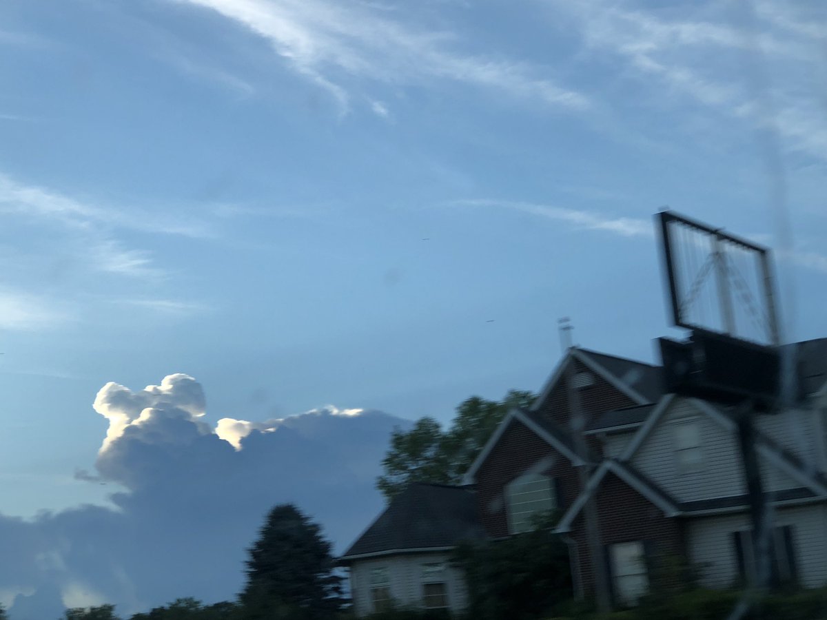 DMC_MediaPR's tweet photo. Driving home from WV and saw a #Fiona cloud!! @CincinnatiZoo @FionaHippo @Cincywxman https://t.co/xIwyYWDqjz