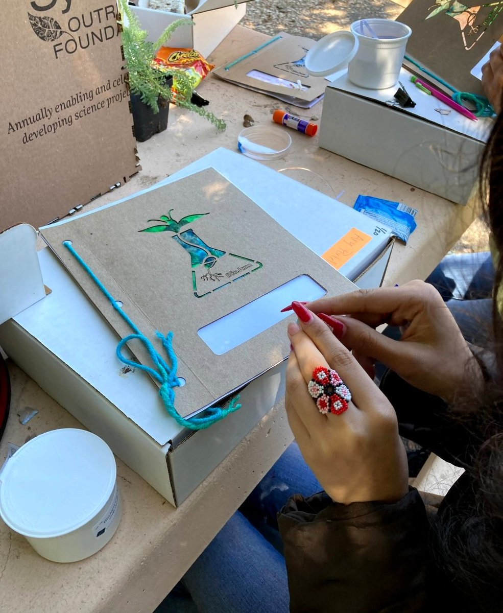 biojamcamp's tweet photo. About yesterday! ๐คช We had fun meeting the new students from Monterey County. Students had the opportunity to work with kombucha leather, learn about mycelium, and select the plants they wanted. #biojamcamp #biodesign #biotinkering #biomaking https://t.co/epxZe5YtF9