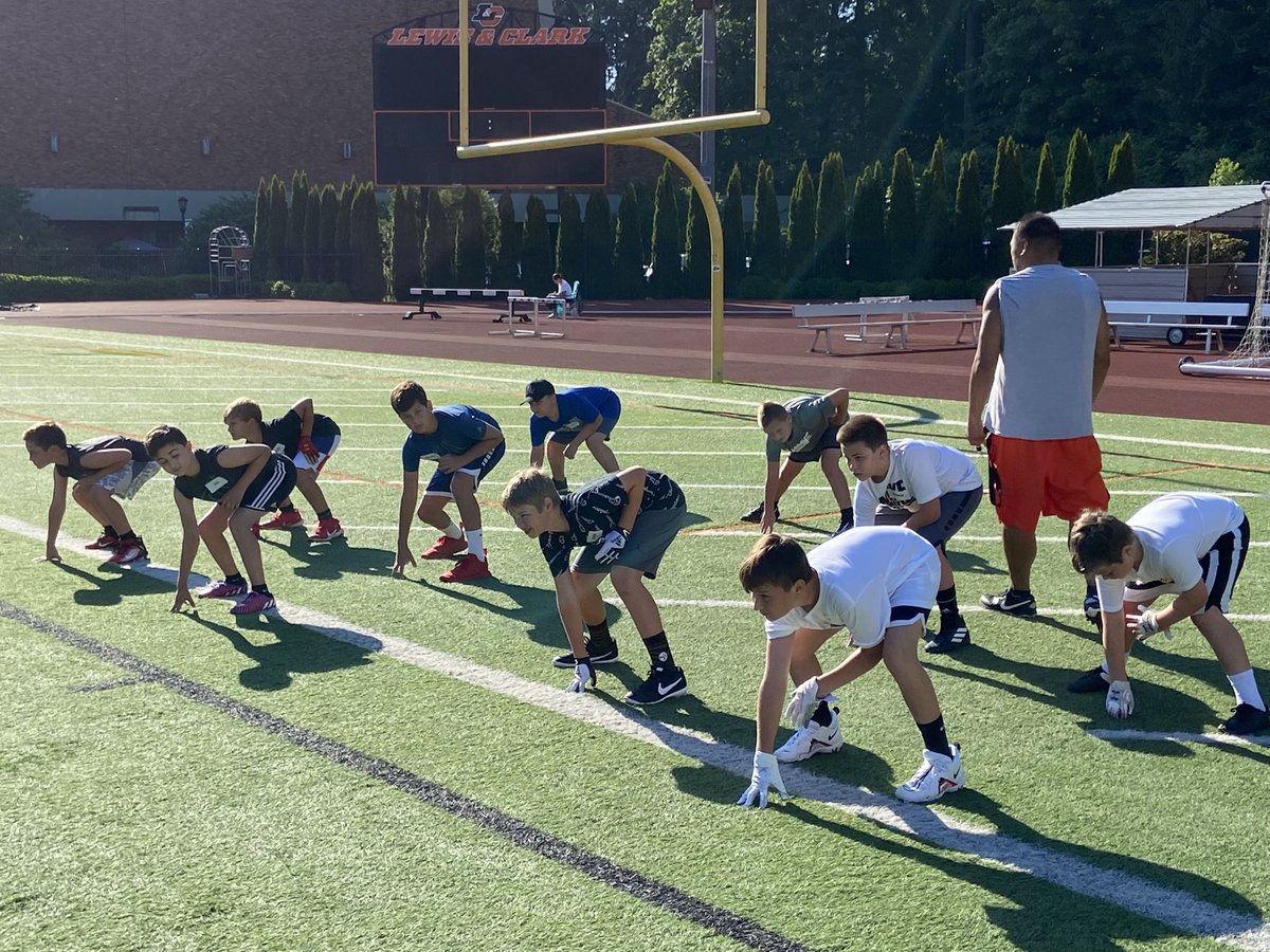 JoeBushman5's tweet photo. Great day at the LC youth football camp. 136 players putting in the work to get better. Roll Pios! https://t.co/AWtQTzc1tZ