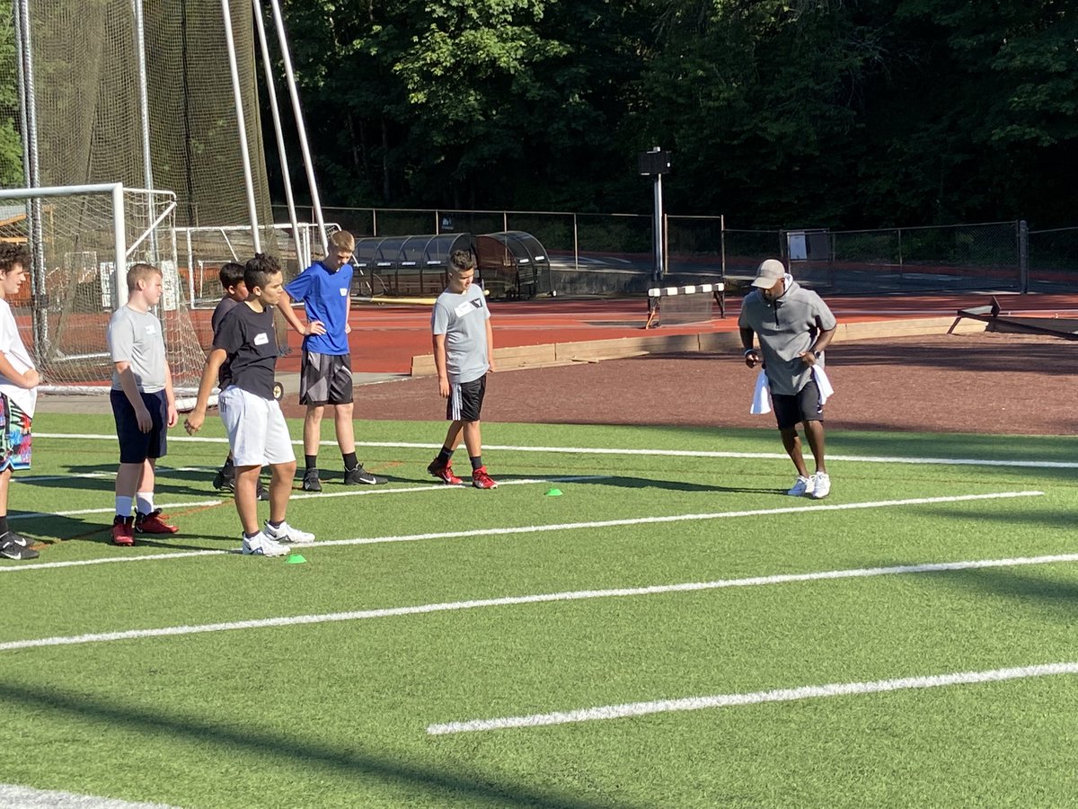 JoeBushman5's tweet photo. Great day at the LC youth football camp. 136 players putting in the work to get better. Roll Pios! https://t.co/AWtQTzc1tZ