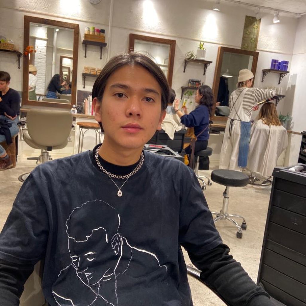 iqbaale_ali's tweet photo. padahal aku mau manjangin rambut, tapi anda meracuni saya untuk potong lagi🙎😆
#AliDanRatuRatuQueens #iqbaalramadhan #iqbaale #ali #soniq https://t.co/u5mYijkWPa
