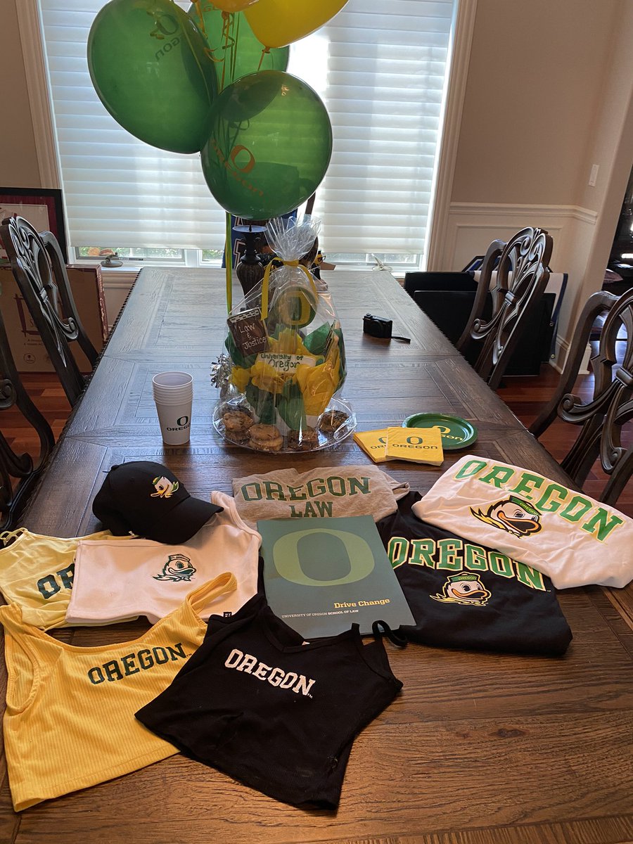 BozemanAmber's tweet photo. Beyond happy and blessed to announce that I will be attending the University of Oregon School of Law this fall. 🦆⚖️ I’m very excited to take on this new adventure &amp; eager to become an advocate in our justice system. So grateful for everyone that has supported me!💛 #ScoDucks https://t.co/yndQ0IEYqa