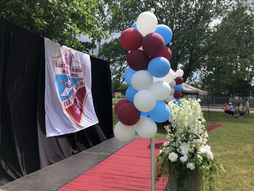 narnoldsallows's tweet photo. Congratulations Banting Graduates. It was a fantastic day for all! @Mrs_Bell_Rm174 @MarcellWolf10 @SCDSB_Schools @Ban_Library @KimberleeHand @AChornobaj @DH_scdsb https://t.co/xnY0cm765E