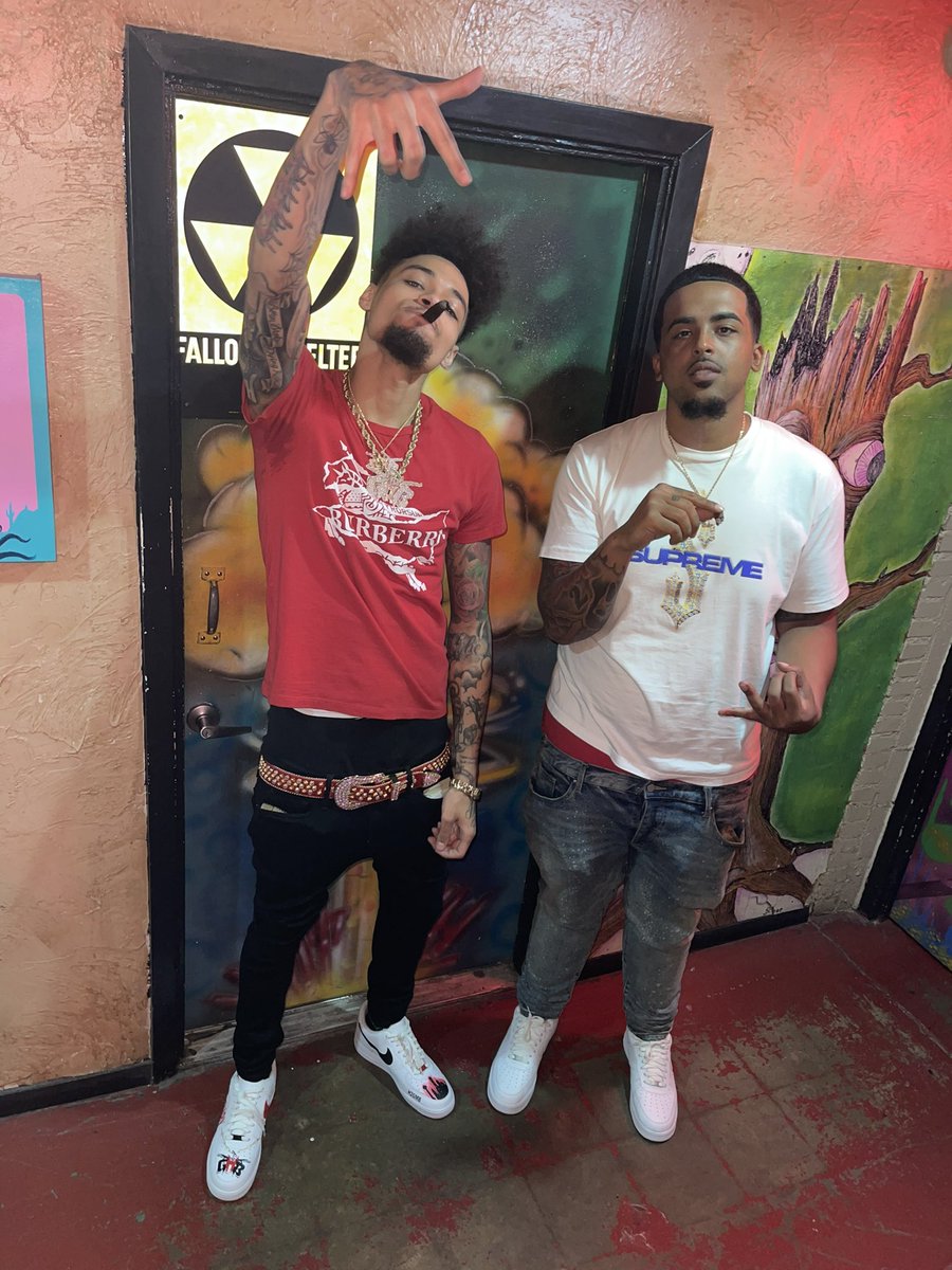 Marquis_Az's tweet photo. Ain’t nobody gone touch me, I’m gone die up in my rocking chair✌🏽 #2DifferentW🌎rlds #Deluxedropafter2baby https://t.co/rJ9yHqYObh