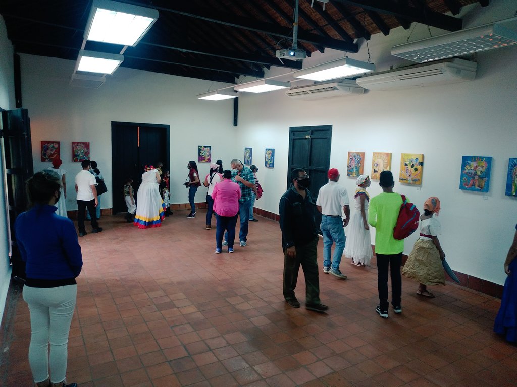 EstanciaMTU's tweet photo. @EstanciaMTU, @CVPORIENTE y @Petroleros_ori, inauguraron la Exposición "Raíces" a cargo del artista Adelmo Guzmán.

La muestra rinde un homenaje a nuestros aborígenes y será exhibida en PDVSA La Estancia Maturín hasta el mes de septiembre.
#carabobo200 #Monagas #PDVSA https://t.co/HzGFDFOZLI