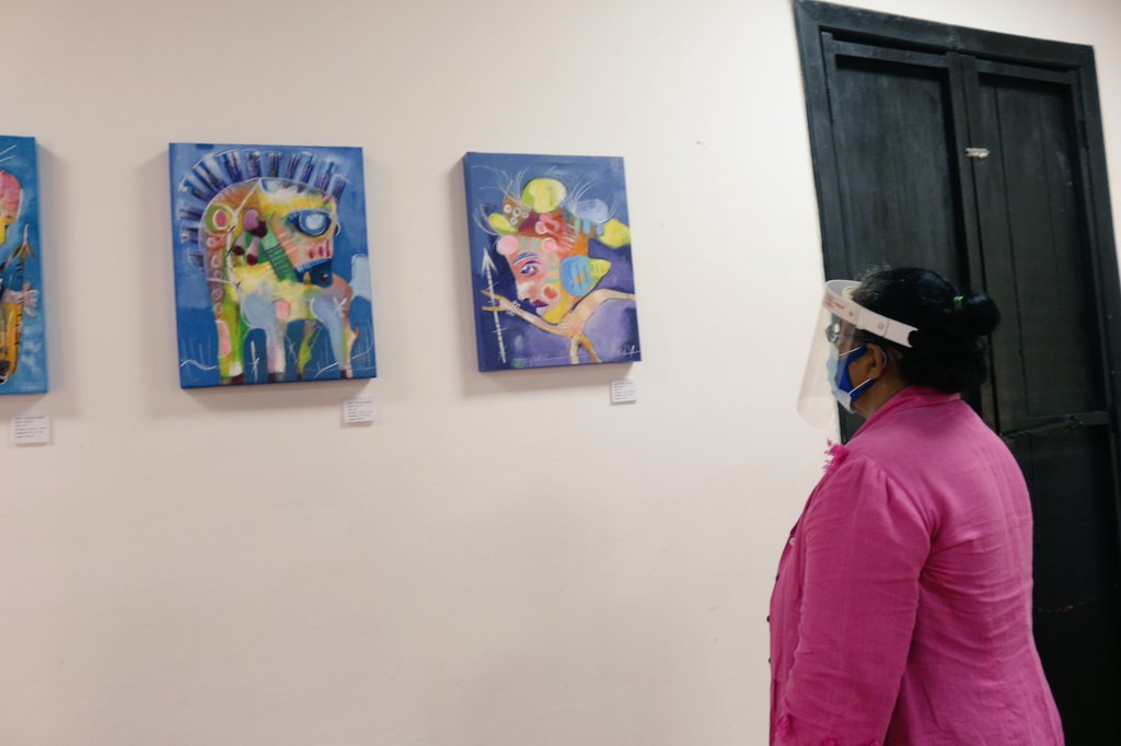 EstanciaMTU's tweet photo. @EstanciaMTU, @CVPORIENTE y @Petroleros_ori, inauguraron la Exposición "Raíces" a cargo del artista Adelmo Guzmán.

La muestra rinde un homenaje a nuestros aborígenes y será exhibida en PDVSA La Estancia Maturín hasta el mes de septiembre.
#carabobo200 #Monagas #PDVSA https://t.co/HzGFDFOZLI