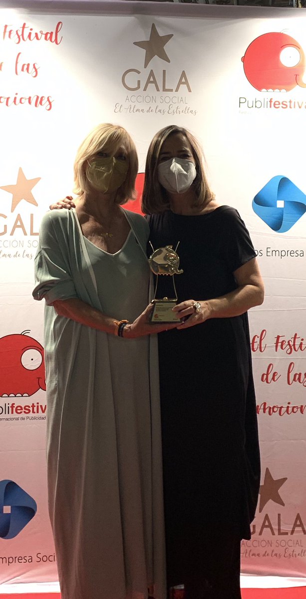 annaruca's tweet photo. Agradecidas por el Premio de Honor en la Gala Acción Social de Publifestival. Un reconocimiento que no sería posible sin el talento de @julianzuazo, @maisharodriguez , Sal Gorda, Coloma Fernández Armero, Fede Pájaro y tantos más que no caben en un tuit. @juegaterapia @VallSalles https://t.co/PLmkvj5tVC