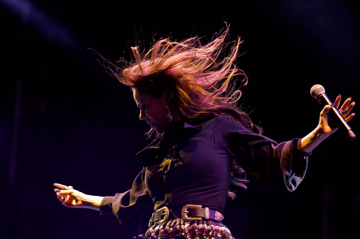 EdithMarquezL's tweet image. Con la música he bailado, me he enamorado, he besado, he llorado hasta cansarme, pero con la música en vivo me he fortalecido, he renacido, he evolucionado. Aquí estoy más fuerte que nunca. Más mexicana que nunca.

#LaMásMexicana ❤️