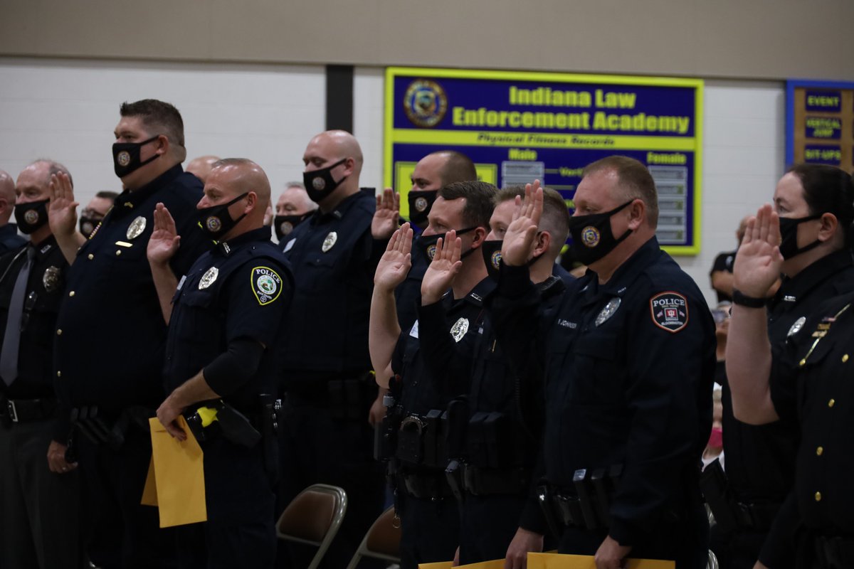 IndianaLawEnfo1's tweet photo. Highlights from graduation this morning.
The 21st Tier II Graduation Ceremony, June 29th, 2021.
View the video on our Facebook page.
#TierIIPolice #HospitalPolice #IndianaPolice https://t.co/sj2LMYRVMy