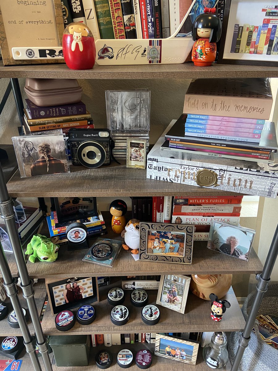 guffychan's tweet image. My book cases just got some awesome new additions so I thought I’d share my collection (some of it 😂) 

@Avalanche @ColoradoEagles #GoAvsGo #Ihaveaproblem