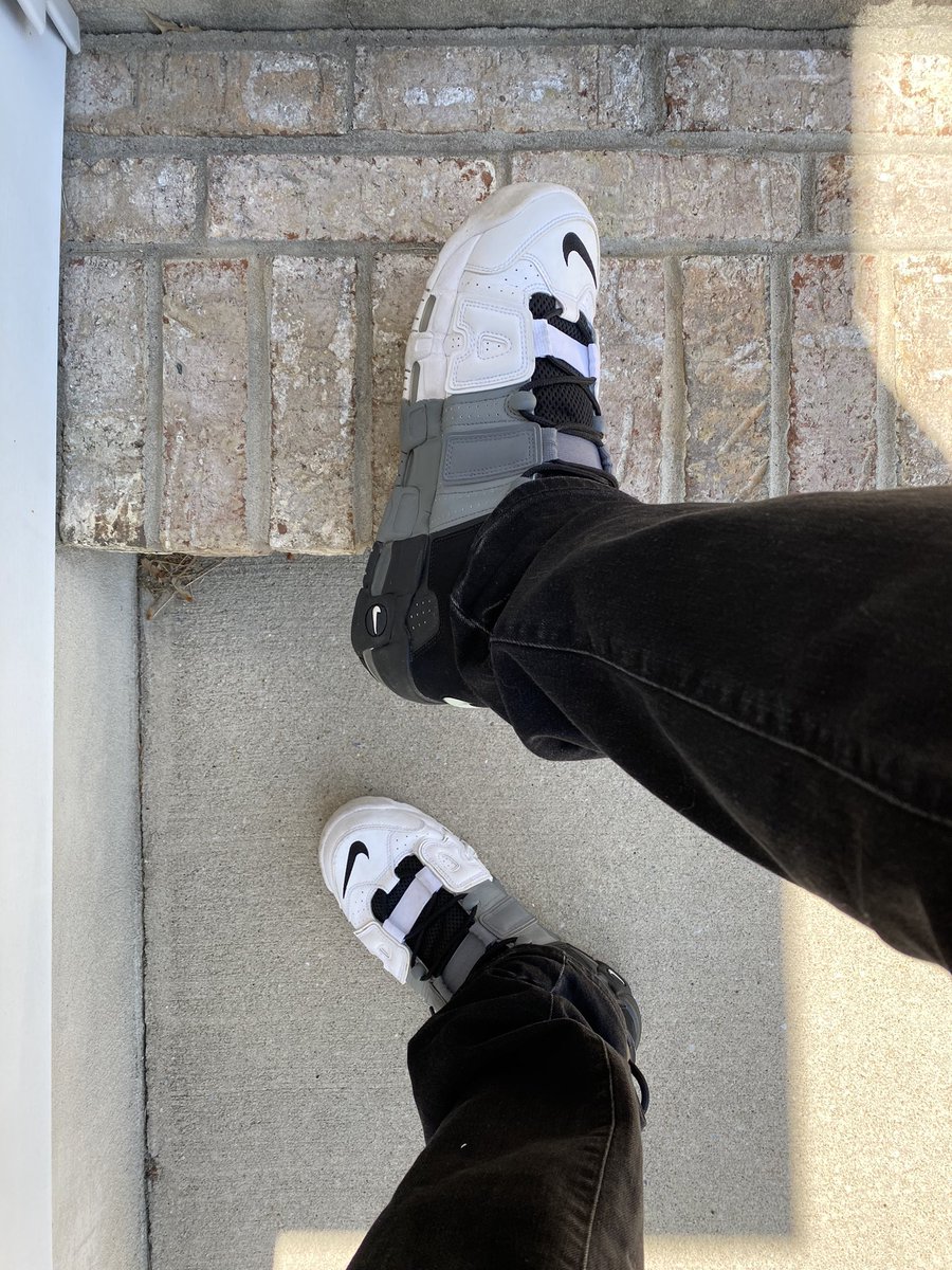 M_Osman_86's tweet photo. Day 2 of no hyped sneakers. Happy Tuesday everyone love #kotd #NoSneakerNeglect #FullRotation #Nike @RetailOop https://t.co/2hrLdlKj0H