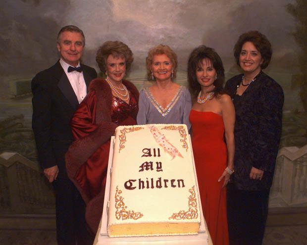 DDub6986's tweet photo. R.I.P #RayMacDonnell You will be missed. Thank you for the memories of Joe Martin. You made everyone around you better those who knew you @Susan_Lucci @TC_Warner @alicia_minshew @ImEvaLaRue @edenriegel #MichaelEKnight @CadyMcClain  @bobbieeakes @LeeMeriwether #AllMyChildren #AMC https://t.co/PzODJQREER
