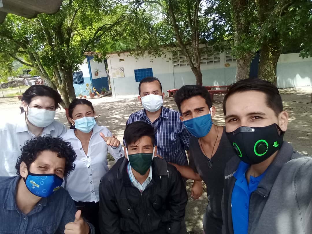 accionsocialve's tweet photo. El equipo de @accionsocialve asistió al taller de Identidad Colectiva en el #MunicipioTorbes.
Como jóvenes queremos prepararnos y capacitarnos para poder atender a nuestras comunidades y ser agentes de cambio
#ArepazoBlanco
#Torbes
#LideresComunitarios 
#Voluntariado 
#Venezuela https://t.co/BjUxFtukBD