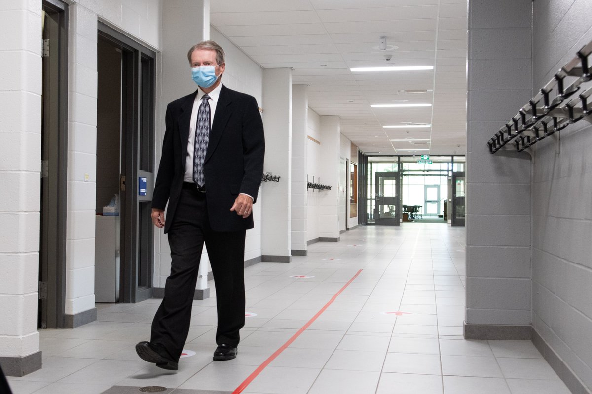 wrdsb's tweet photo. Today, we say goodbye to Director John Bryant. 👋🏽

Thank you for helping us learn through a pandemic, for setting important strategic priorities and championing education. We're grateful for your dedication and hard work over the last 8 years.

We wish you the best in retirement! https://t.co/rxCn7ek7bX