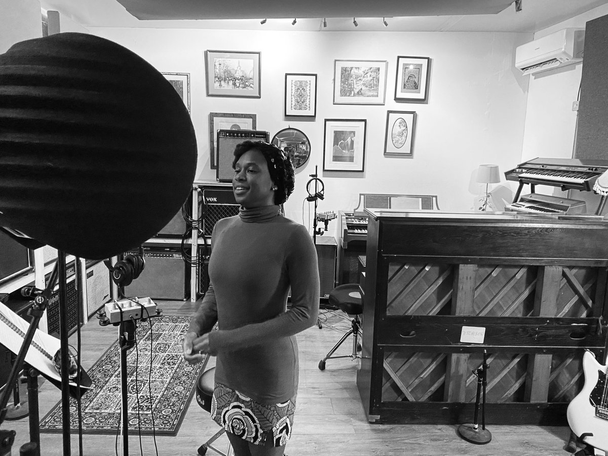 culturerecs's tweet photo. Big Thank You to @ambitmagazine for playing The Headless Chicken by @SafiyaKamaria on their wonderful @sohoradio show. Happy memories of being totally blown away by Safiya's performance of this in the studio back in February. https://t.co/ERsZTNPq3v https://t.co/w4hNzOzbn1