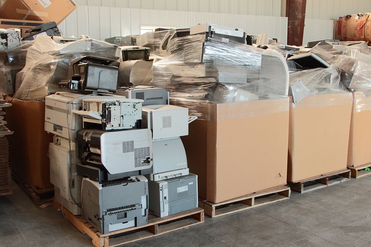AmRecyclingNE's tweet photo. As electronic devices contain a high level of chemicals, improper disposal of e-waste poses serious threats to human health and the stability of ecosystems. Learn more about the toxicological implications of e-waste here: https://t.co/xDqbp9w42b #ewaste https://t.co/58mSq9IOqX