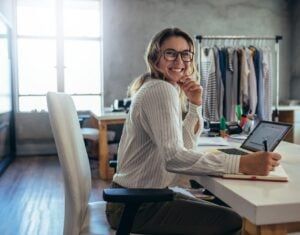 SandlerSalesPro's tweet photo. Virtual businesses don't have the kinds of startup costs that companies with physical offices or retail locations do.

Check out this great post from @AllBusiness, and learn the "5 Benefits of Launching Your Startup as a Virtual Business": https://t.co/HwSEPHMpl8

#biztips https://t.co/QHmPxTK7h2
