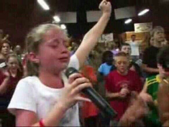 KOM ALS DE WIND DIE JE VOELT EN DE REGEN
VOLG WAT JE DOET ALS HET LICHT VAN DE MAAAAAN