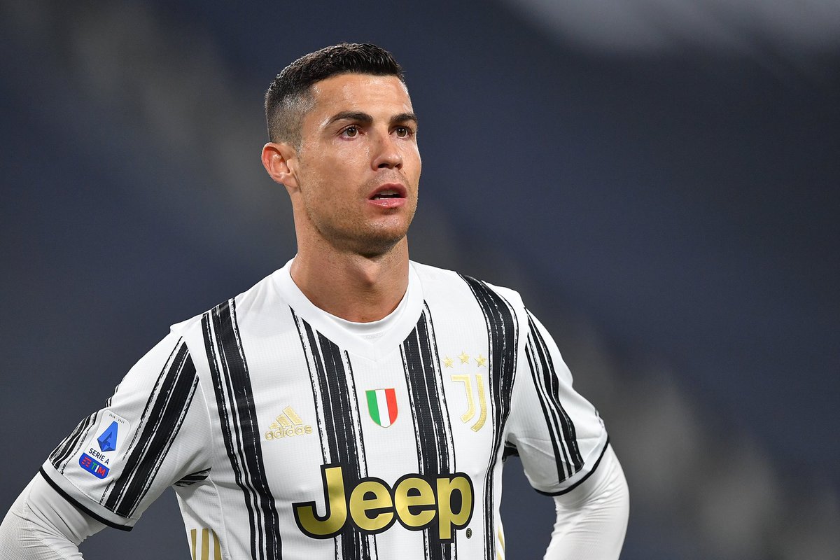 futebol_info's tweet photo. Segundo informações do jornal italiano Gazzetta dello Sport, Juventus diz que aceita vender Cristiano Ronaldo em caso de proposta de 29 milhões de euros (R$ 171 milhões). https://t.co/EPLm4PIujE