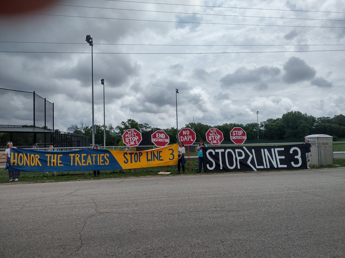 SierraClubWI's tweet photo. Today activists greeted @POTUS at his La Crosse visit calling on him to #StopLine3 https://t.co/YzwambYbN2