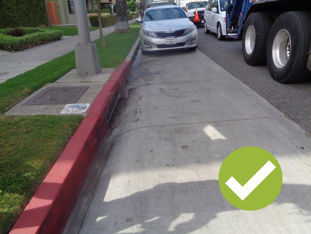 LBPublicWorks's tweet photo. Our #LBCleanTeam recently spent time cleaning up litter along Pine &amp; Pacific Ave, resulting in cleared walkways &amp; storm drains, &amp; litter free trees. Lets make sure we are all doing our part to #KeepLBClean 🚮  - by ALWAYS disposing of trash in a refuse bin. https://t.co/y3fjGJt2xz