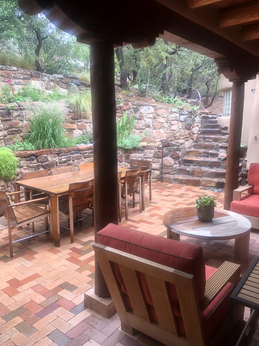 MarkGodich's tweet image. If it’s Tuesday (it is Tuesday, right?), we must be in Santa Fe. Arrived to 60-degree temps. Here ‘til … #whatstherush