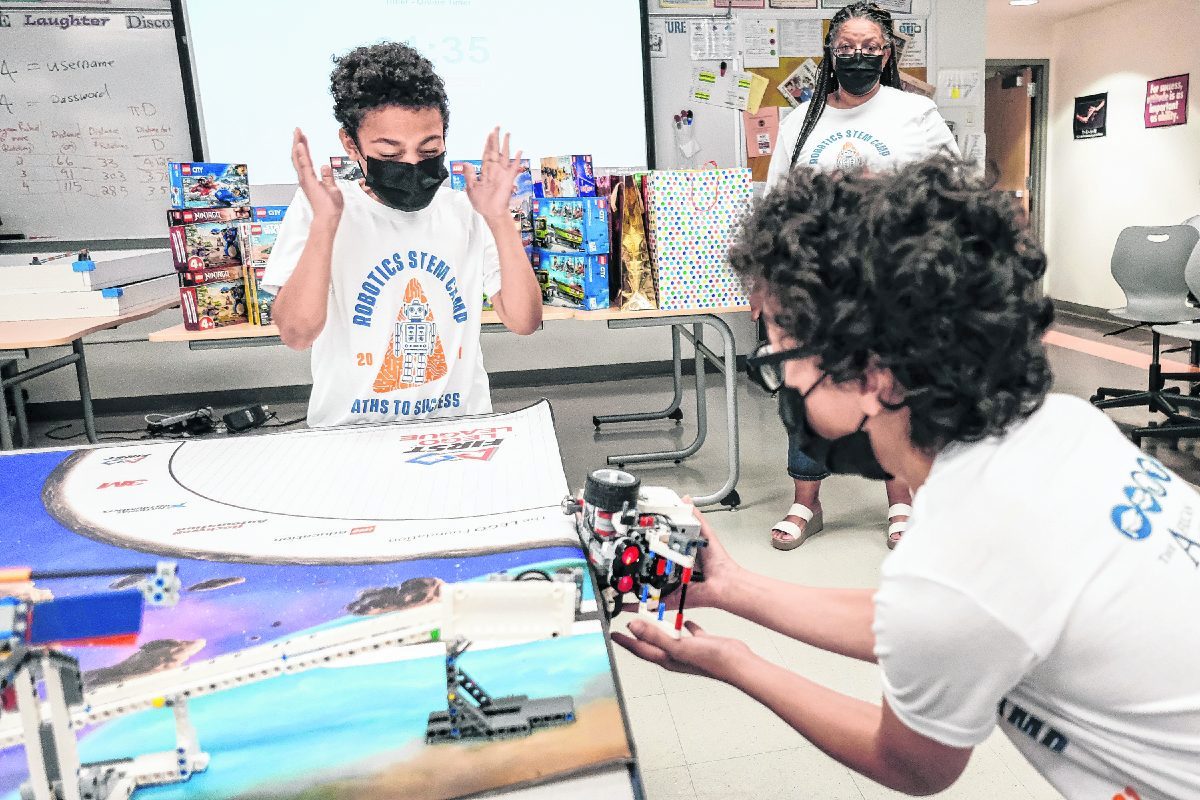 'Demetrius Johnson, left, reacts as his partner Keagan Easton catches their @LEGO_Education robot before it falls off the table during a #robotics competition in #STEM camp at Columbus East High School in @ColumbusIN' -  Mike Wolanin | The Republic

#INMaCMicrogrant #HappyCampers