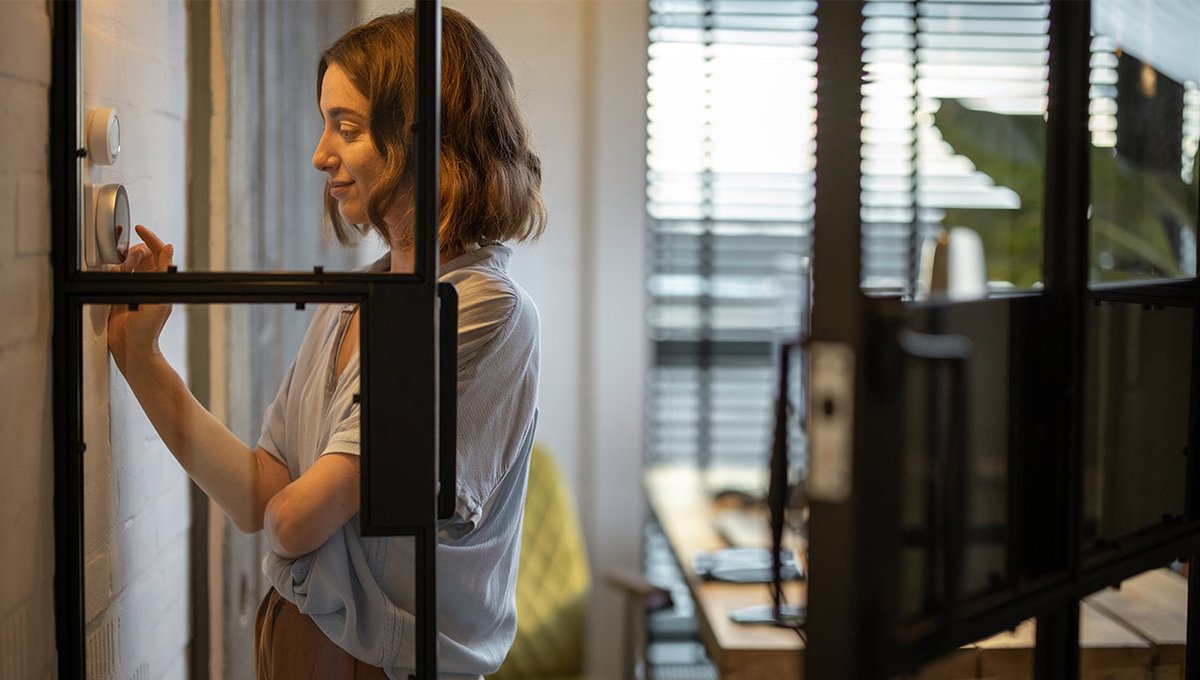 With hectic schedules, automated household devices can feel like a blessing. From connected lights to secure package delivery, we've put together some smart home ideas to streamline everyday life. august.com/blogs/home/sma…