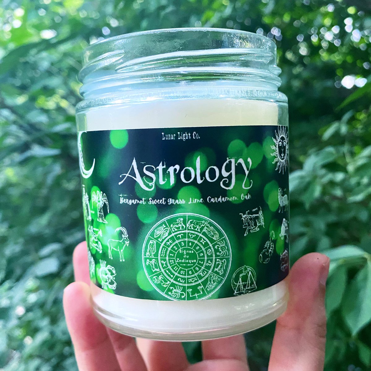 lunarlightco_'s tweet image. Astrology will bring nature into your space. 🪴🌞🌱 Delicate bergamot, melon and zesty lime lie down on a bed of sweet grass and clover. This scent finishes bold with oak wood and cardamom. This fragrance is fresh, lively and truly green.
#greenwitch  #herbwitch #plantwitch