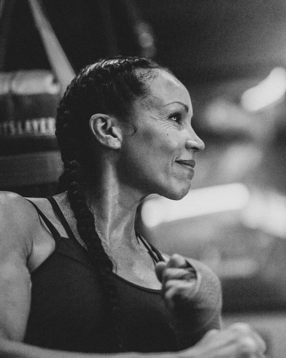 BelizeanBruiser's tweet photo. I was 36 &amp; considered too old to be in this game. I will complete this journey at the age of 44 yrs.I didn't let my age or what others thought of me hinder how far I wanted to go in this sport. I refused to listen to those nay-sayers! 
THAT is my legacy!🙏🏽🙏🏽 @ufc https://t.co/sRwXwfoNIF