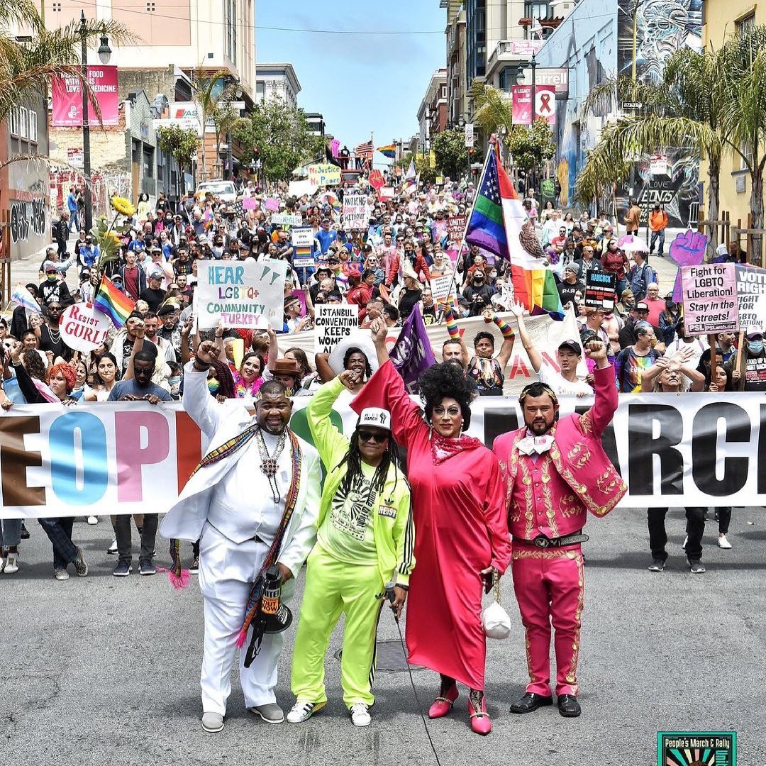 SisterRoma's tweet photo. This is an SF People’s March @juanitamore @alex_u_inn Appreciation Post. #pridewasaprotest #BIPOC #AAPI ✊🏿✊🏾✊🏽 https://t.co/l1b78fWFif