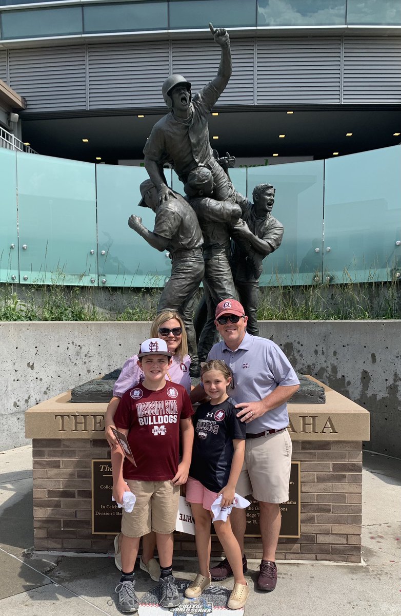 Let’s go OmaDawgs!! #cws #HailState