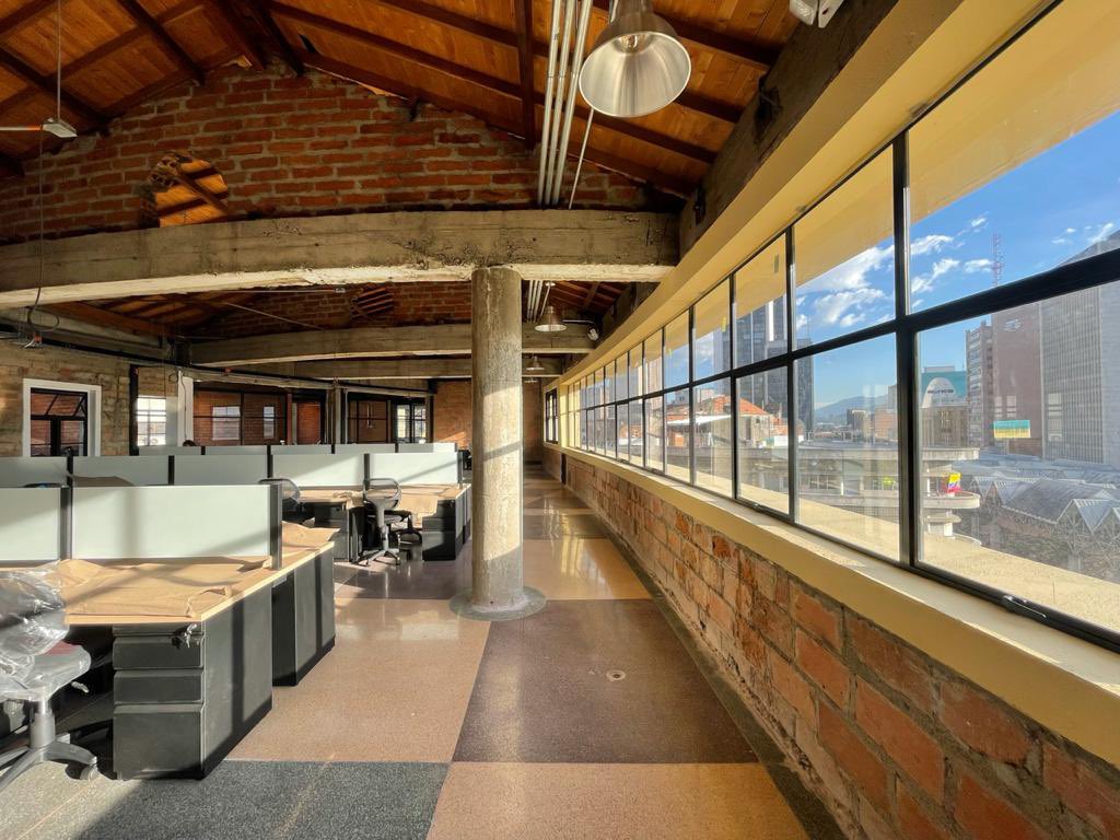 AgenciaAPPMed's tweet photo. Estamos de estrén!!! 🎉🎉🎉🎉 nuestras nuevas oficinas 📝📈🗄✂️🖇 en el patrimonial edificio La Naviera! Desde hoy, parte de nuestra Subdirección de Paisaje y Patrimonio despacha desde allí #Hagámoslo https://t.co/NN8tDkS2jJ