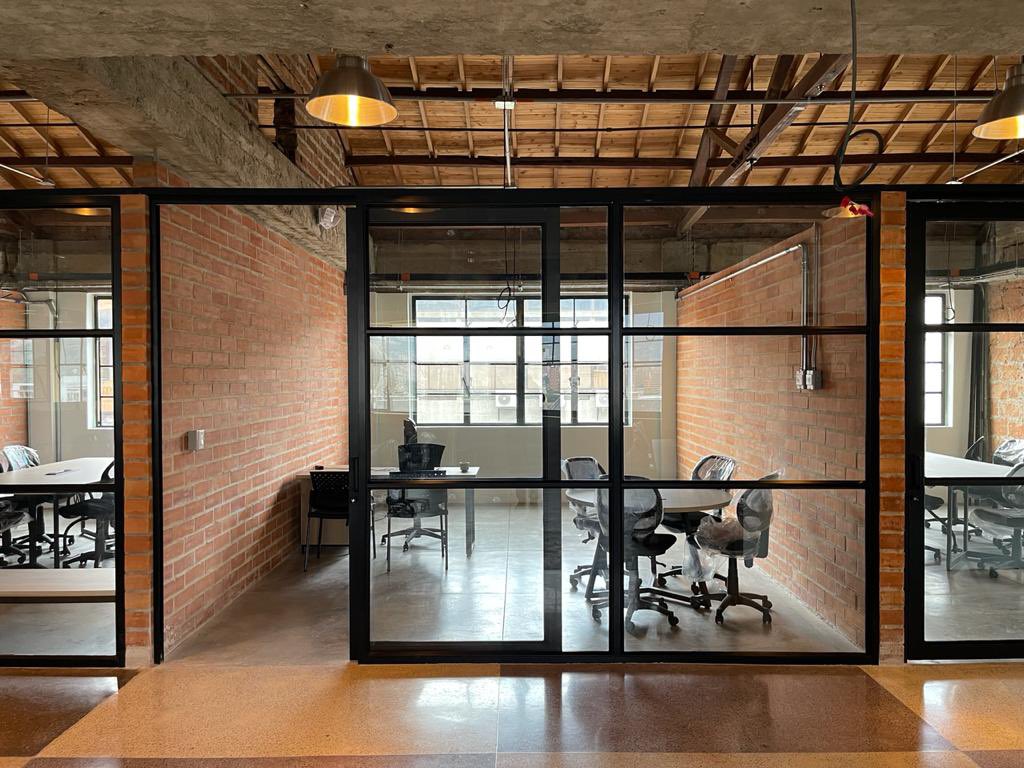 AgenciaAPPMed's tweet photo. Estamos de estrén!!! 🎉🎉🎉🎉 nuestras nuevas oficinas 📝📈🗄✂️🖇 en el patrimonial edificio La Naviera! Desde hoy, parte de nuestra Subdirección de Paisaje y Patrimonio despacha desde allí #Hagámoslo https://t.co/NN8tDkS2jJ