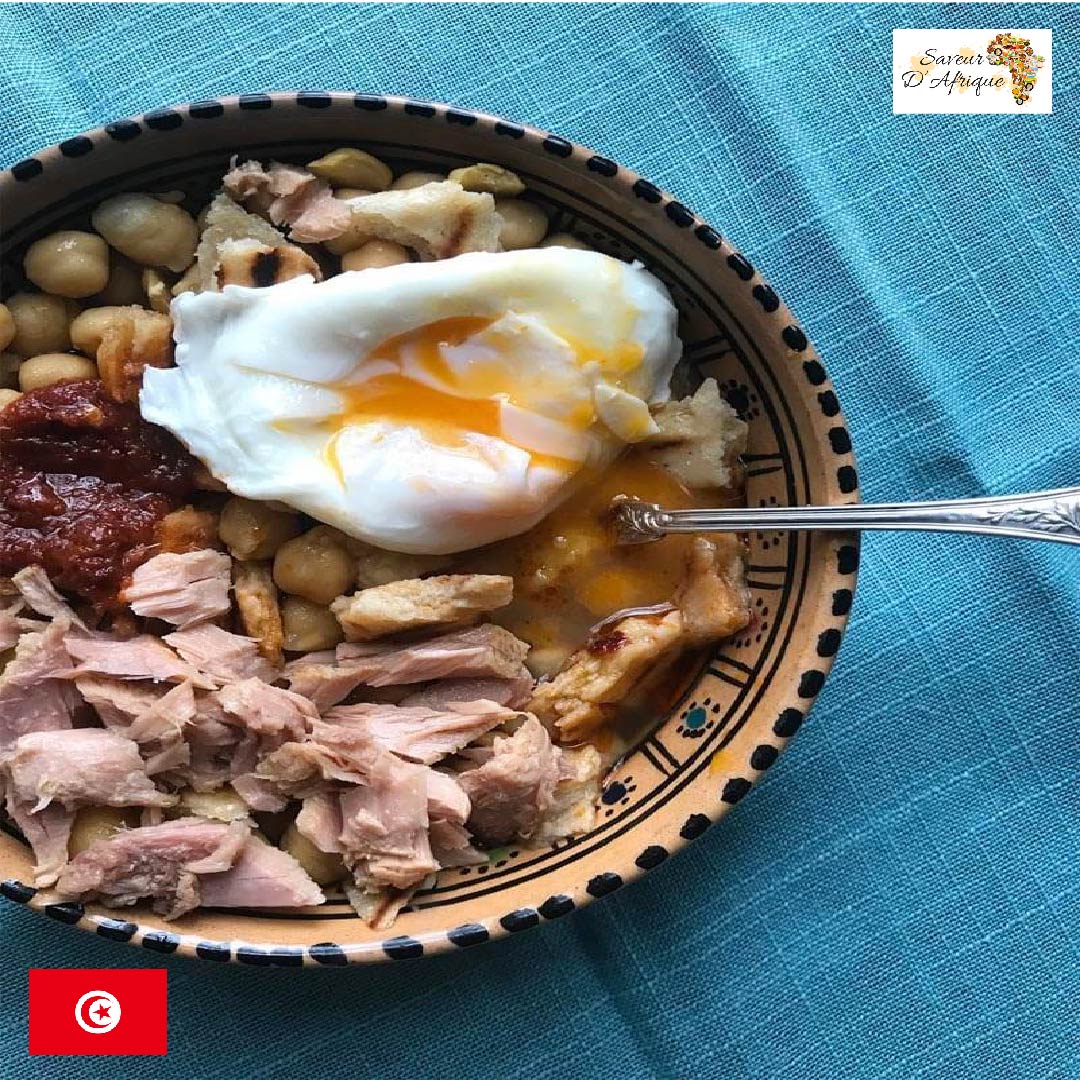 Saveur_Afrique's tweet photo. Parmi les soupes les plus populaires de la cuisine tunisienne figure également le lablabi, fait de pois chiches, huile d'olive, harissa, ail, sel, cumin, jus de citron et croûtons de pain.
#Tunisie #festival #Mali https://t.co/fUIPFOFQjl