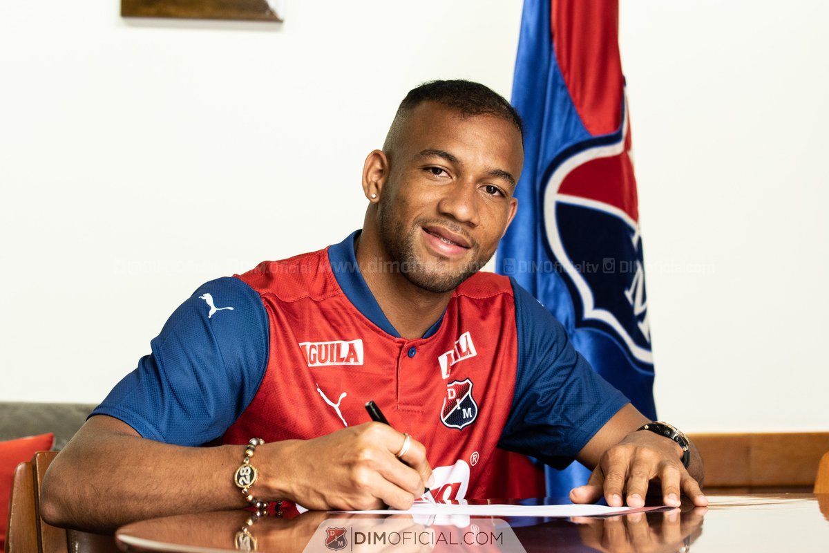 DIM_Oficial's tweet photo. [Plantel Profesional ⚽] 🔴🔵

✍ #Edwar López firmó su contrato con el #Decano

✍ Bienvenido al #Medallo

✍ https://t.co/F3Fu7thslQ

#DIM2021 🤜🤛
#VamosPoderoso. https://t.co/fwxZqigFvm
