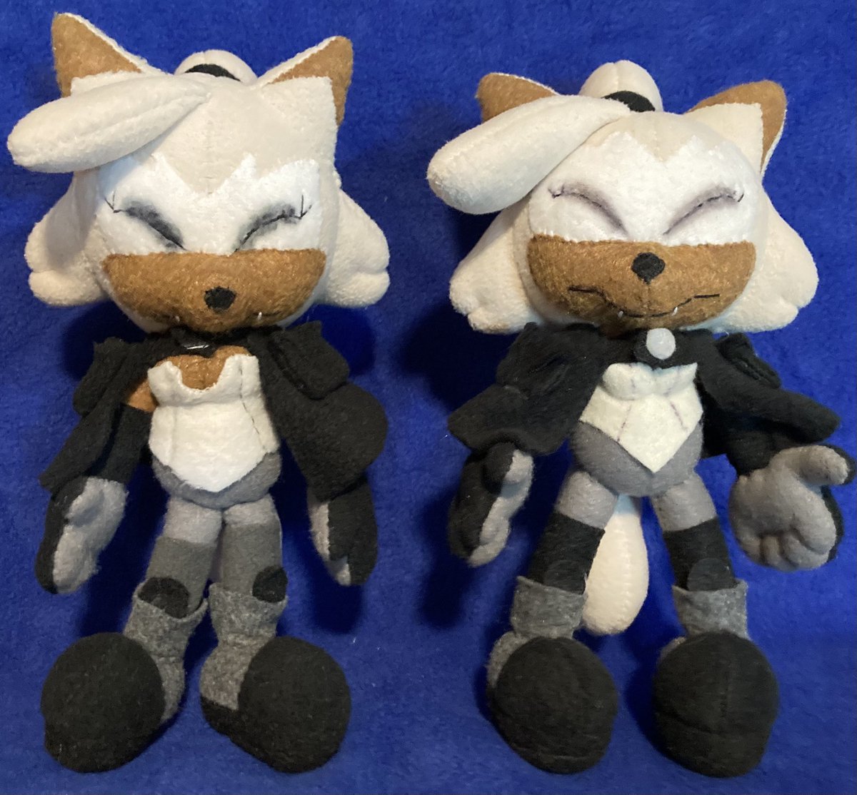 SonicRelated's tweet image. Happy Whispangle Week! While I don’t have anything in terms of art for it, here’s my newly completed Tangle and Whisper plushies that I did for a commissioner! Definitely a major step up from my originals! 

#Whispangleweek2021 #Whispangle #Tanglethelemur #WhisperTheWolf