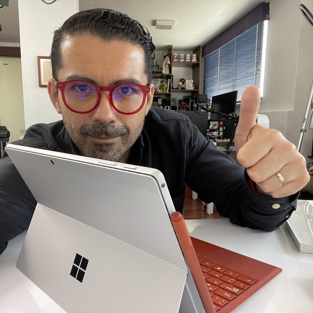 LuisGyG's tweet photo. Llevo ya varias semanas usando la Microsoft Surface Pro 7+ y sigo feliz. Lo mejor ha sido la rapidez con la que enciende y su cámara con Windows Hello. Pronto un video donde hablo más de ella.
#SurfaceMx #SurfacePro @surface @MSFTMexico https://t.co/qBK2SiNBef