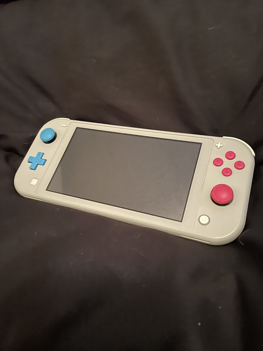 MegaMilotic's tweet image. Hey all, I’ve been struggling to pay bills lately and am trying to sell my Nintendo Switch Lite (Zacian/ Zamazenta edition) to help fill the gap a little bit. Looking for around $200 for it (since it’s special edition). Any RT’s would be greatly appreciated 🧡 DM’s are open ✨