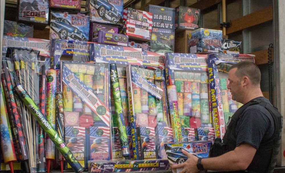 CBSLosAngeles's tweet photo. More than 9 tons of fireworks have been seized by task force of San Bernardino County fire investigators, ahead of the Fourth of July holiday. https://t.co/fYMnjHqh5o https://t.co/I6zStPtgE8