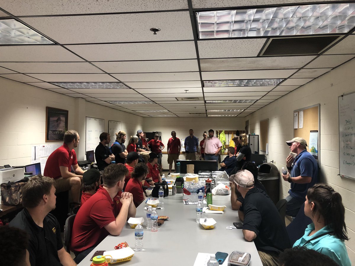 Part Time Supervisor appreciation week!! They lead the way day in and day out! 400 wings from Bdubs and some snacks to go along with it. Our future is bright! <a href="/Britt59689116/">Britt Giguere</a> <a href="/DoornbosDustin/">Dustin Doornbos</a> <a href="/Gill16Brian/">Brian Gill</a> #ups