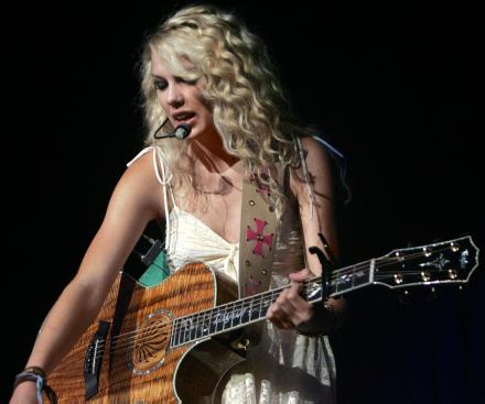 June 29, 2007
14 years ago today 
Taylor performed as an opener for Brad Paisley’s Bonfires & Amplifiers Tour at the Coors Amphitheatre in Chula Vista, California https://t.co/DQcuiYK5ys
